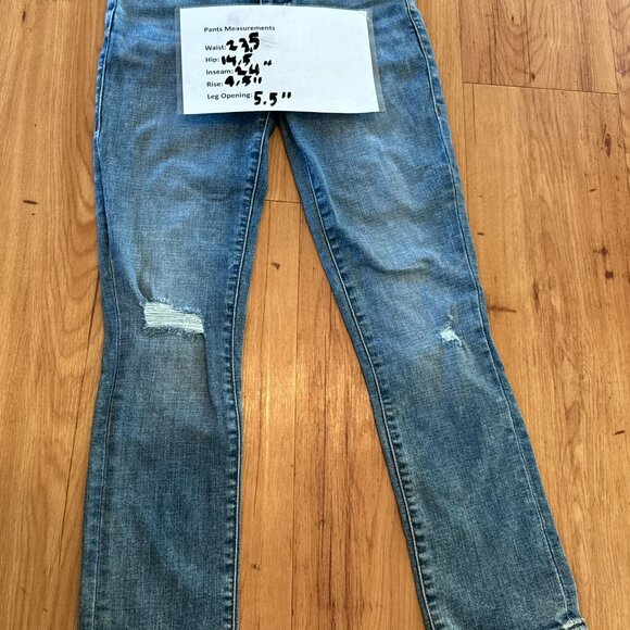 True Religion Halle 25W medium wash Straight Leg Womens Jeans - Picture 2 of 10